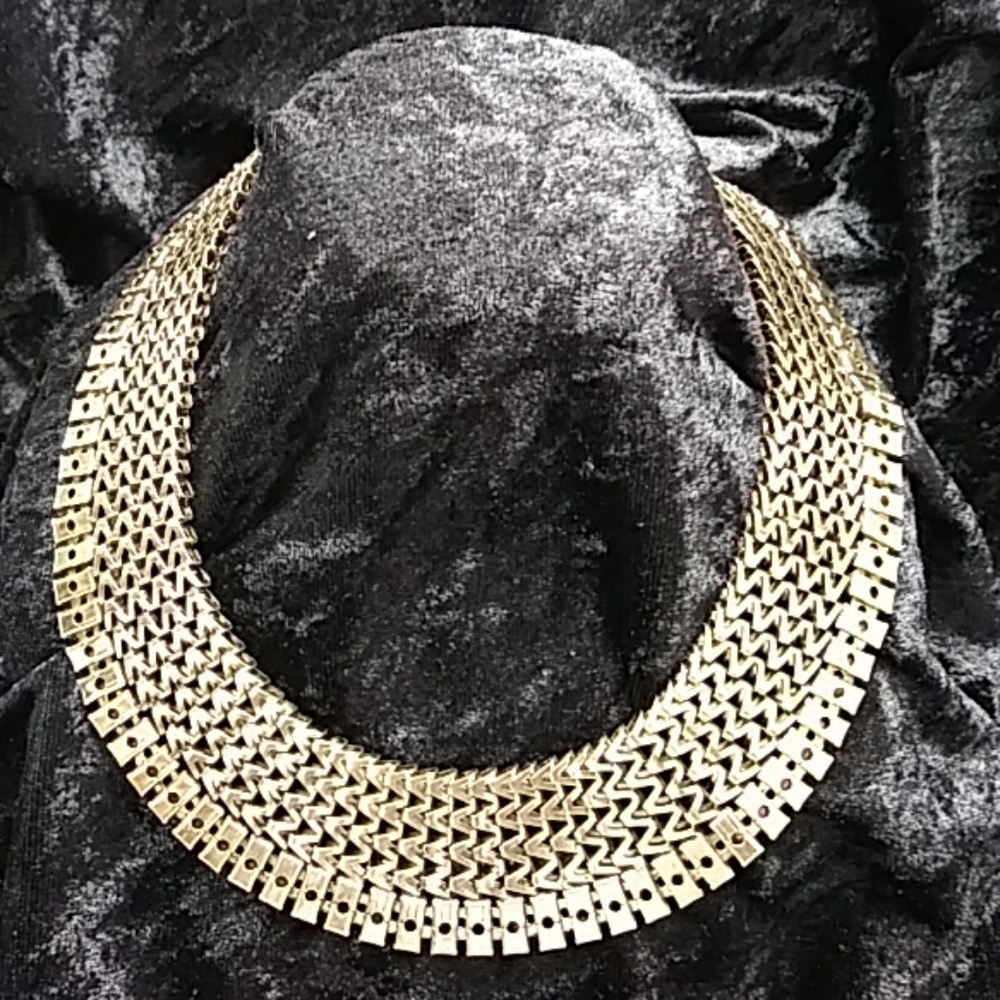 BEAUTIFUL NECKLACE!!